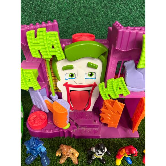 Fisher-Price Imaginext DC Super Friends The Joker's Fun House 2009 w/ Figures - Picture 7 of 9